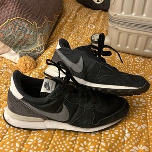 Nike internationalist sneakers